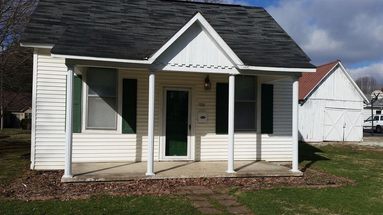 706 N Erie St - Photo 3 of 16