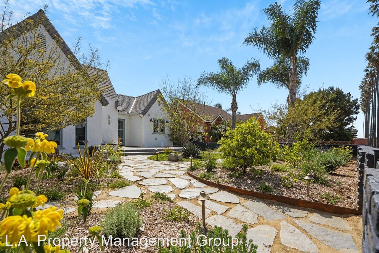 5704 S Rimpau Blvd - Photo 3 of 46