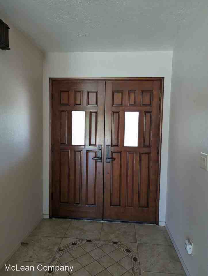 64066 Doral Dr - Photo 2 of 33
