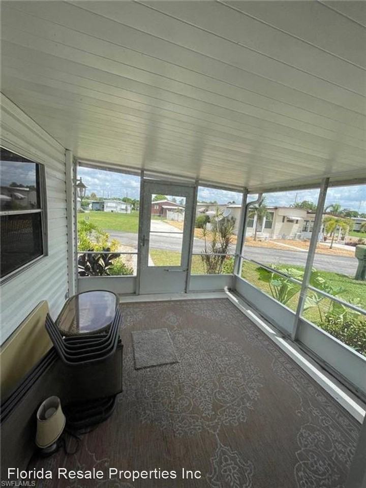 104 Coachlight Ln - Photo 2 of 13