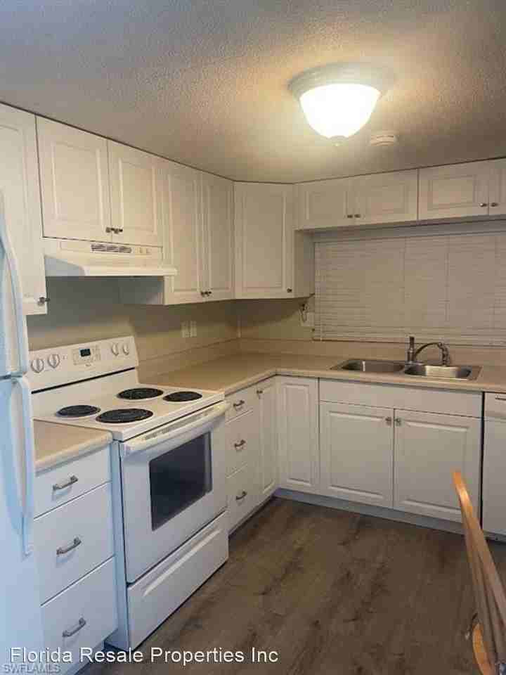 104 Coachlight Ln - Photo 3 of 13