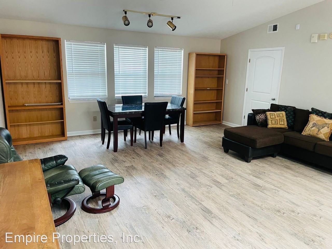 1120 Woodbern Ln - Photo 3 of 31