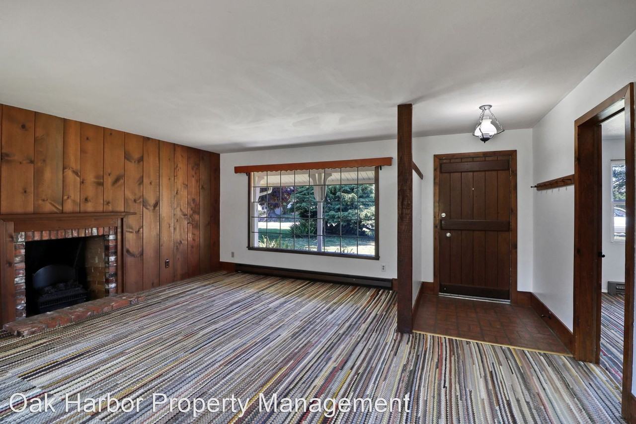 1976 Island View Rd - Photo 3 of 19