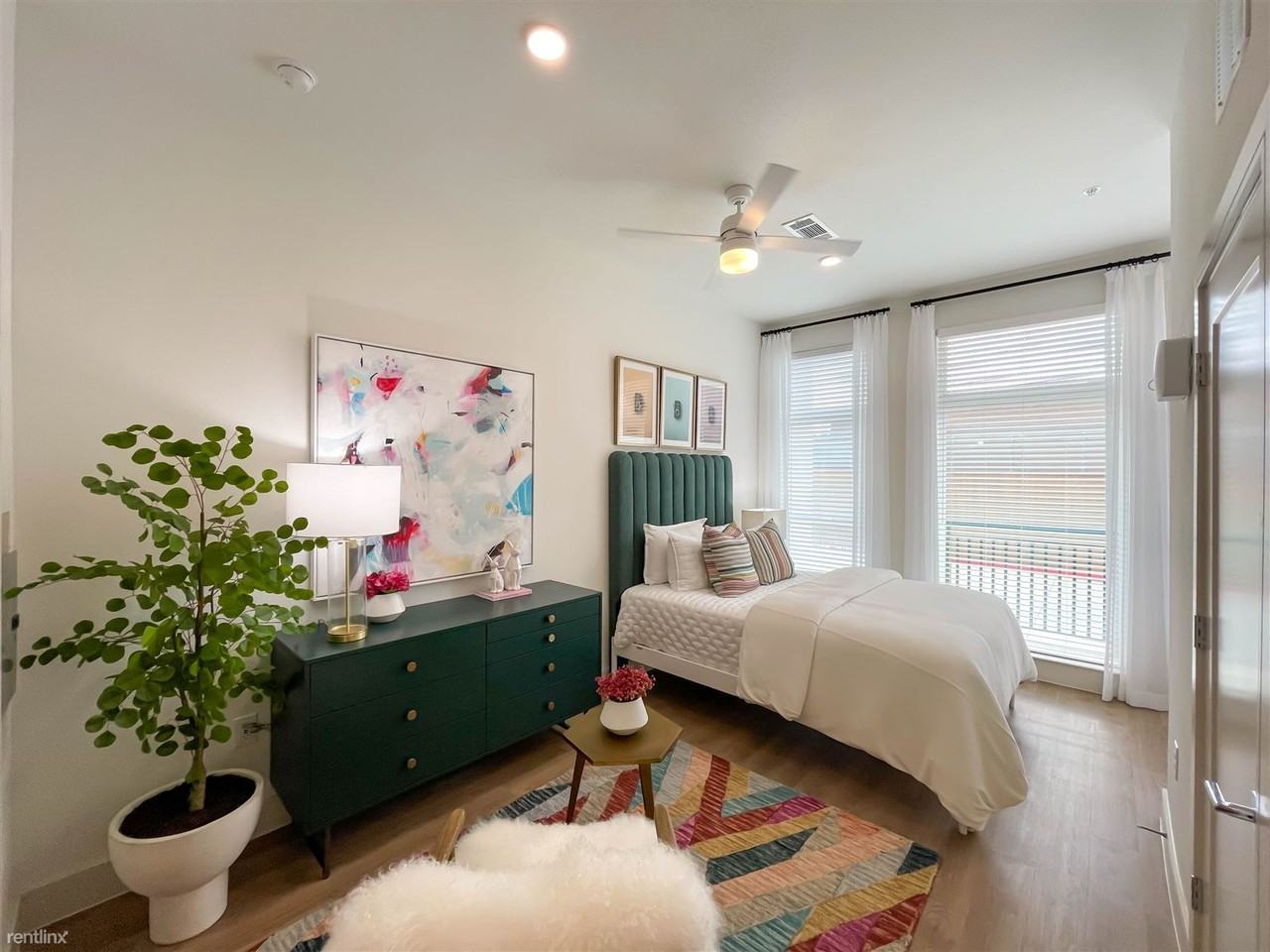 6910 Fannin St - Photo 2 of 6