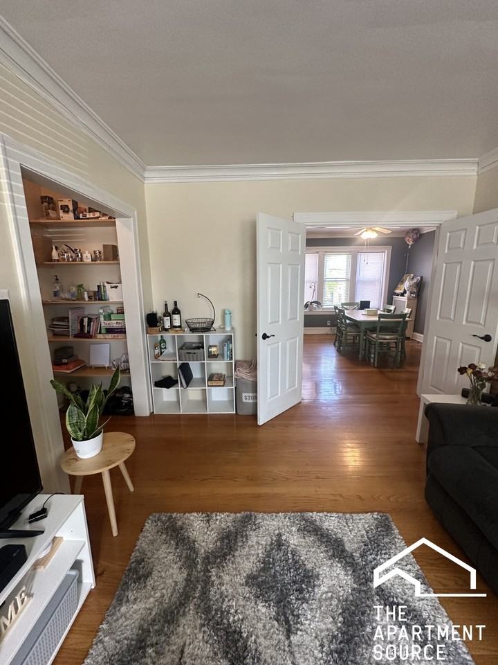2416 W North Shore Ave #2 - Photo 2 of 11