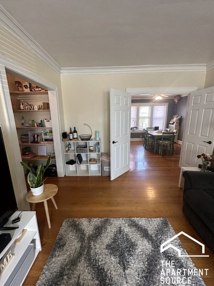 2416 W North Shore Ave #2 - Photo 6 of 11