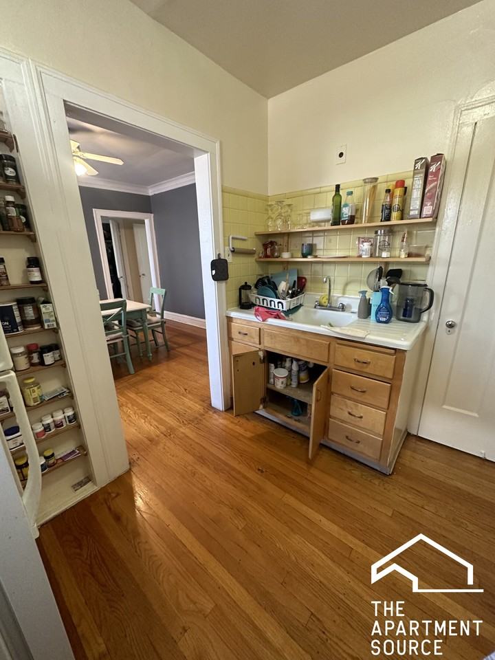 2416 W North Shore Ave #2 - Photo 3 of 11