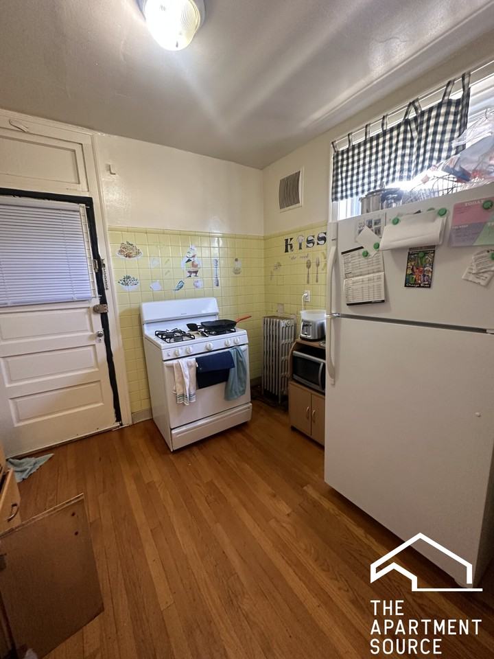 2416 W North Shore Ave #2 - Photo 7 of 11