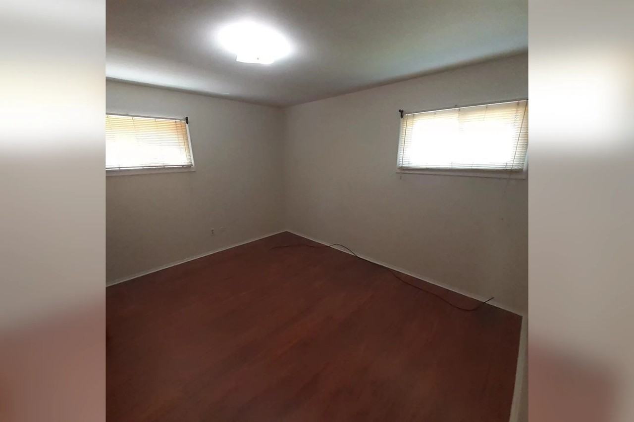 4938 Roosevelt Blvd - Photo 3 of 13