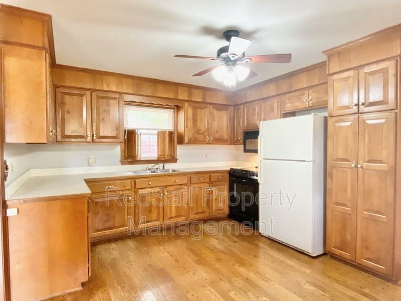 16 Everett Dr - Photo 3 of 22