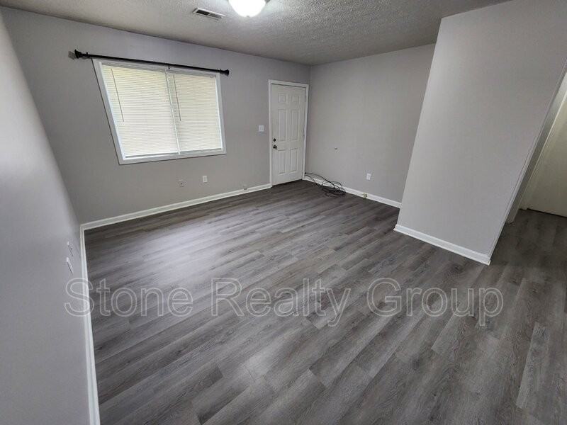 440 S Gilbert St #B - Photo 2 of 10
