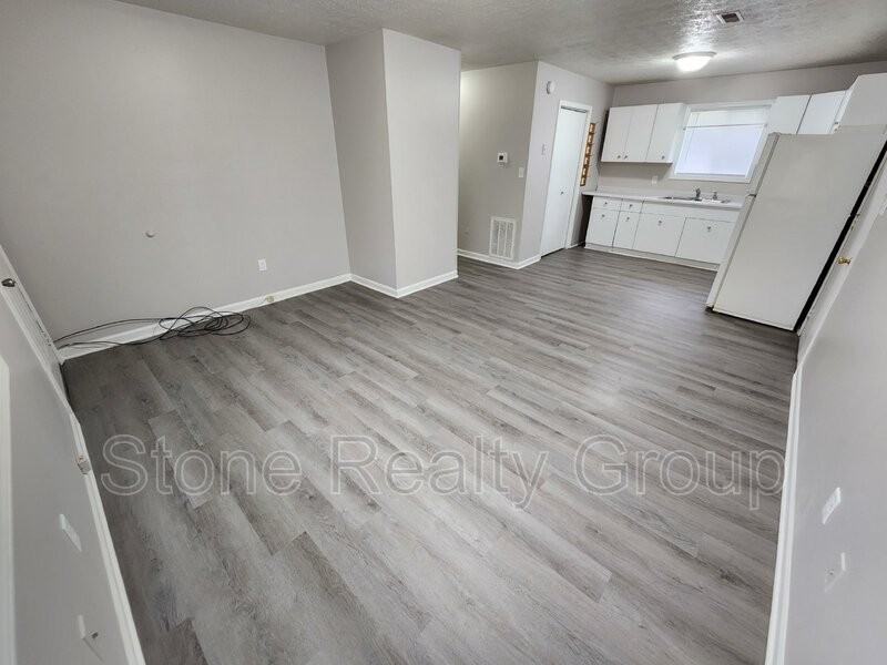 440 S Gilbert St #B - Photo 3 of 10