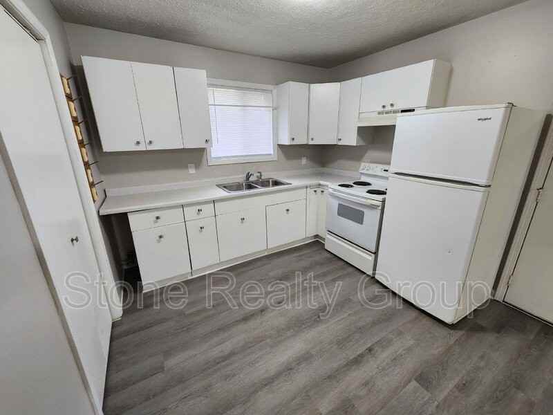 440 S Gilbert St #B - Photo 4 of 10