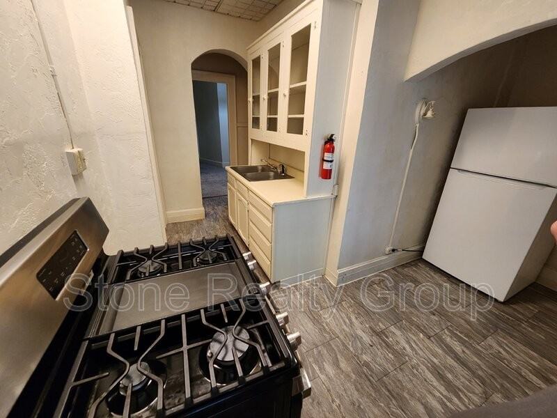 510 1/2 S 5th St - Photo 3 of 9