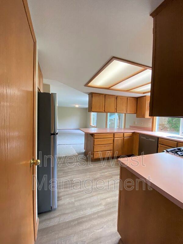 8511 Ne 66th St - Photo 6 of 24