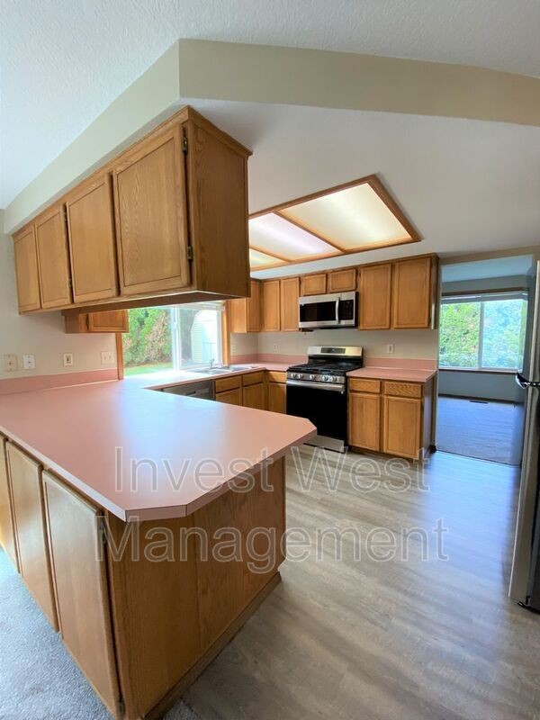 8511 Ne 66th St - Photo 7 of 24