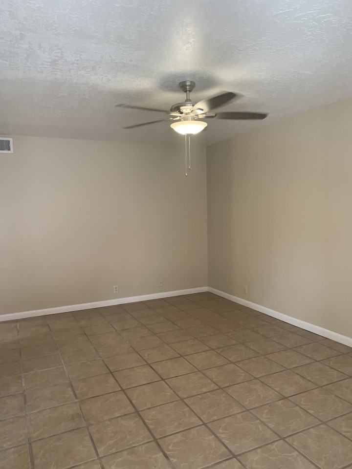 419 Monroe St Ne - Photo 4 of 26