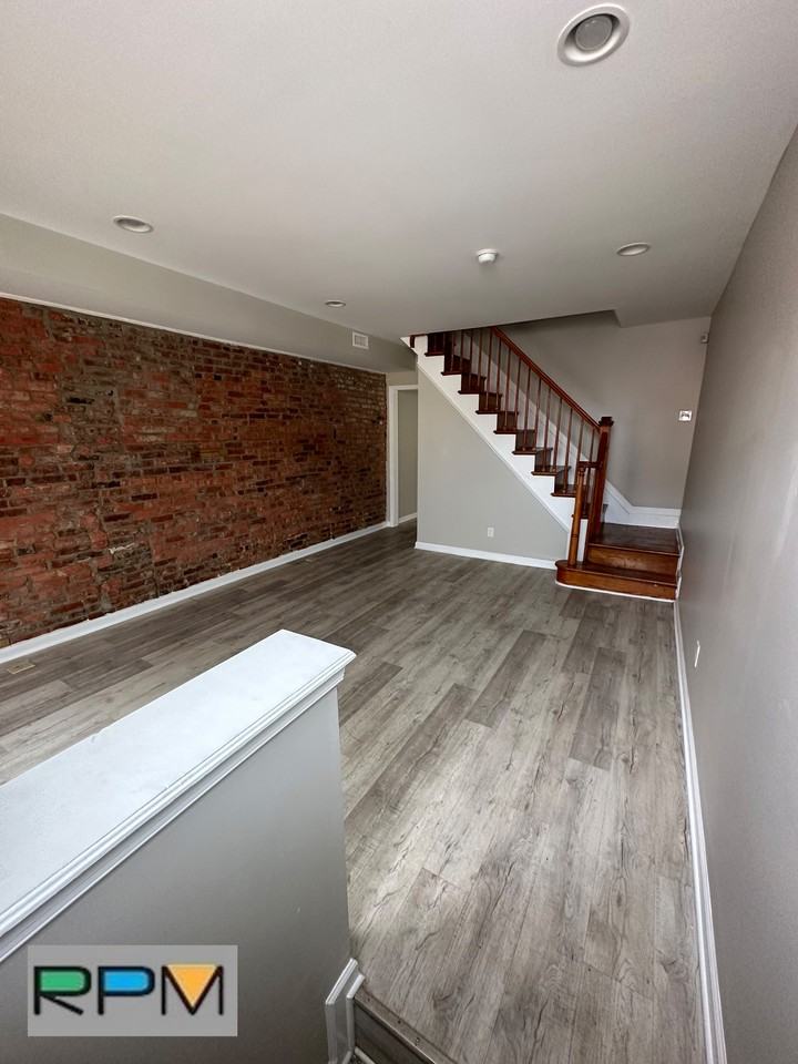 2511 E Madison St - Photo 2 of 11