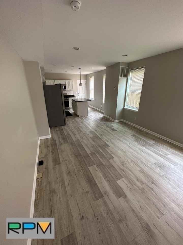 2511 E Madison St - Photo 3 of 11