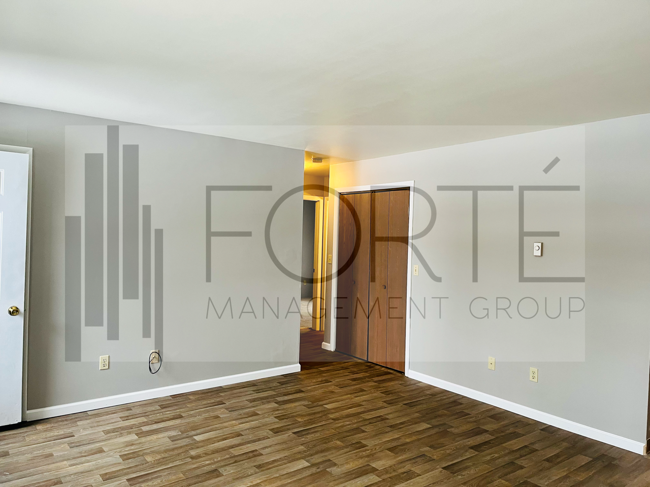 386 Moffett St - Photo 2 of 9