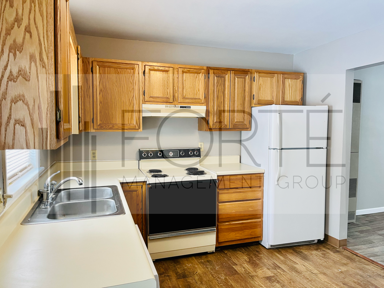 386 Moffett St - Photo 3 of 9