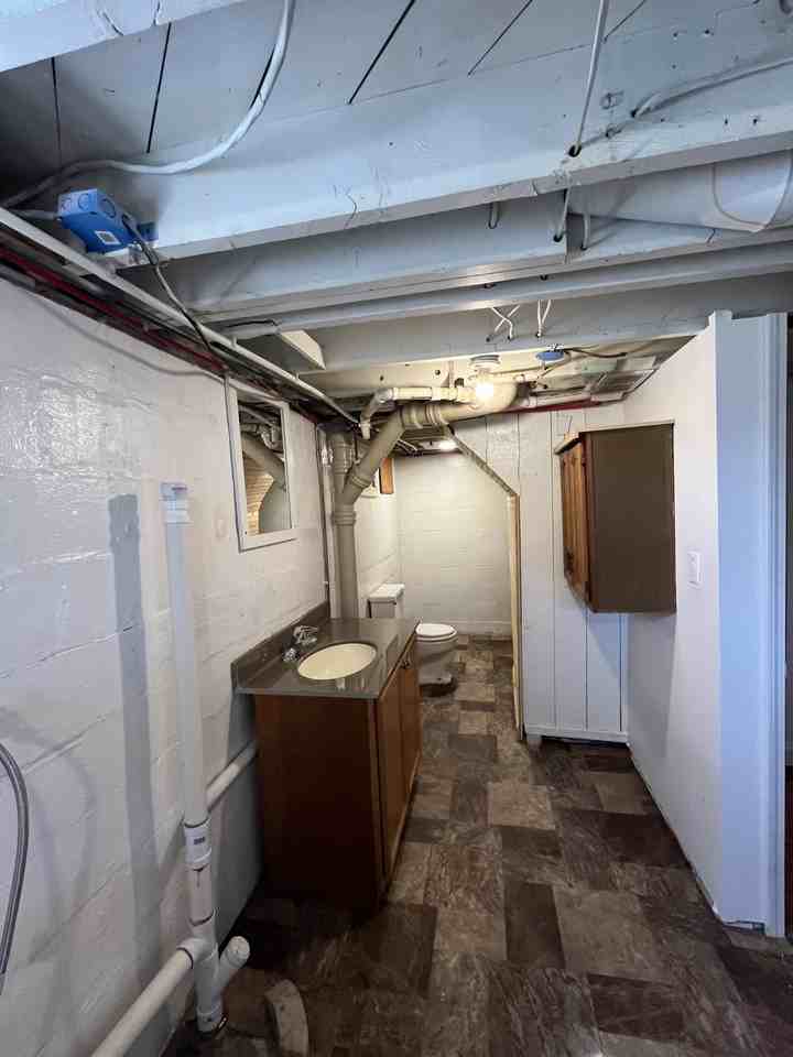 843 Albert Ave - Photo 3 of 14