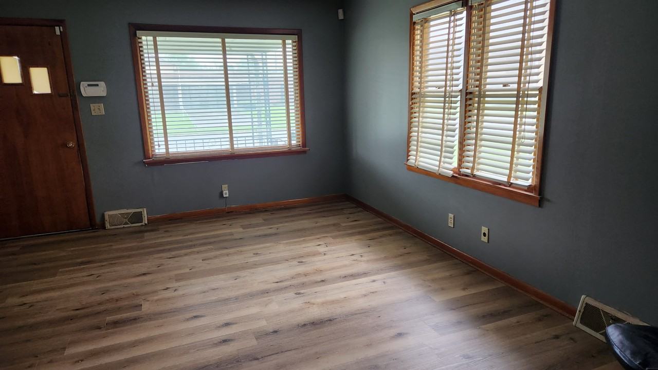 2051 N Main St - Photo 2 of 6