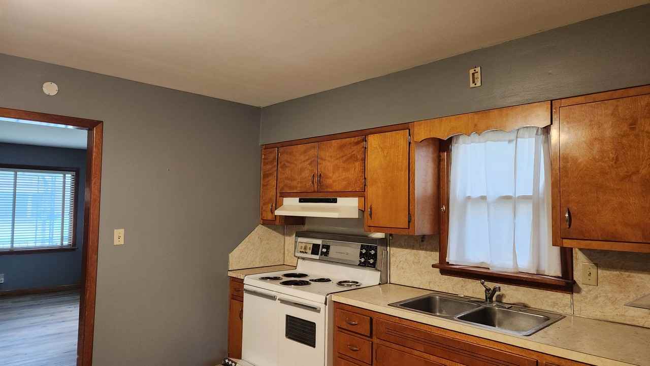 2051 N Main St - Photo 3 of 6