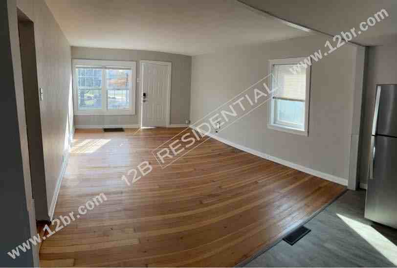 325 New York St - Photo 2 of 15