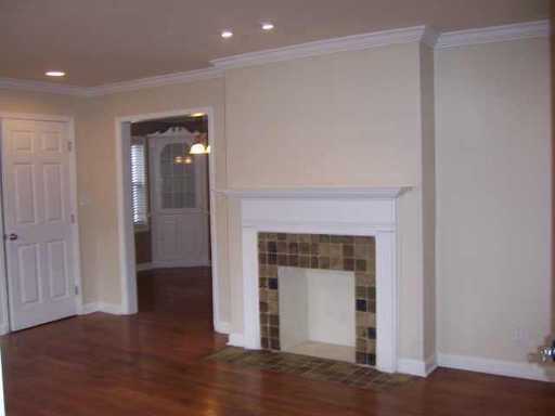 418 Shannon Dr SW - Photo 3 of 9