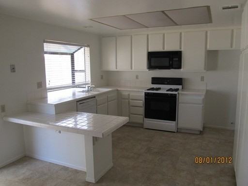 3093 Westfield Dr - Photo 3 of 4