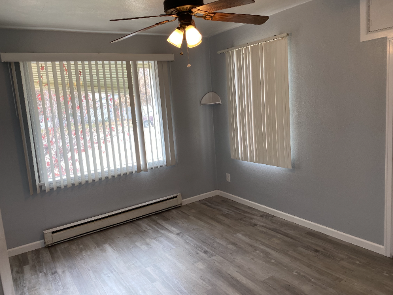 220 S Commercial Ave - Photo 2 of 6