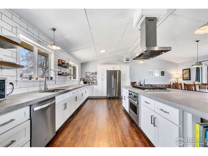 930 Rocky Mountain Way - Photo 3 of 28