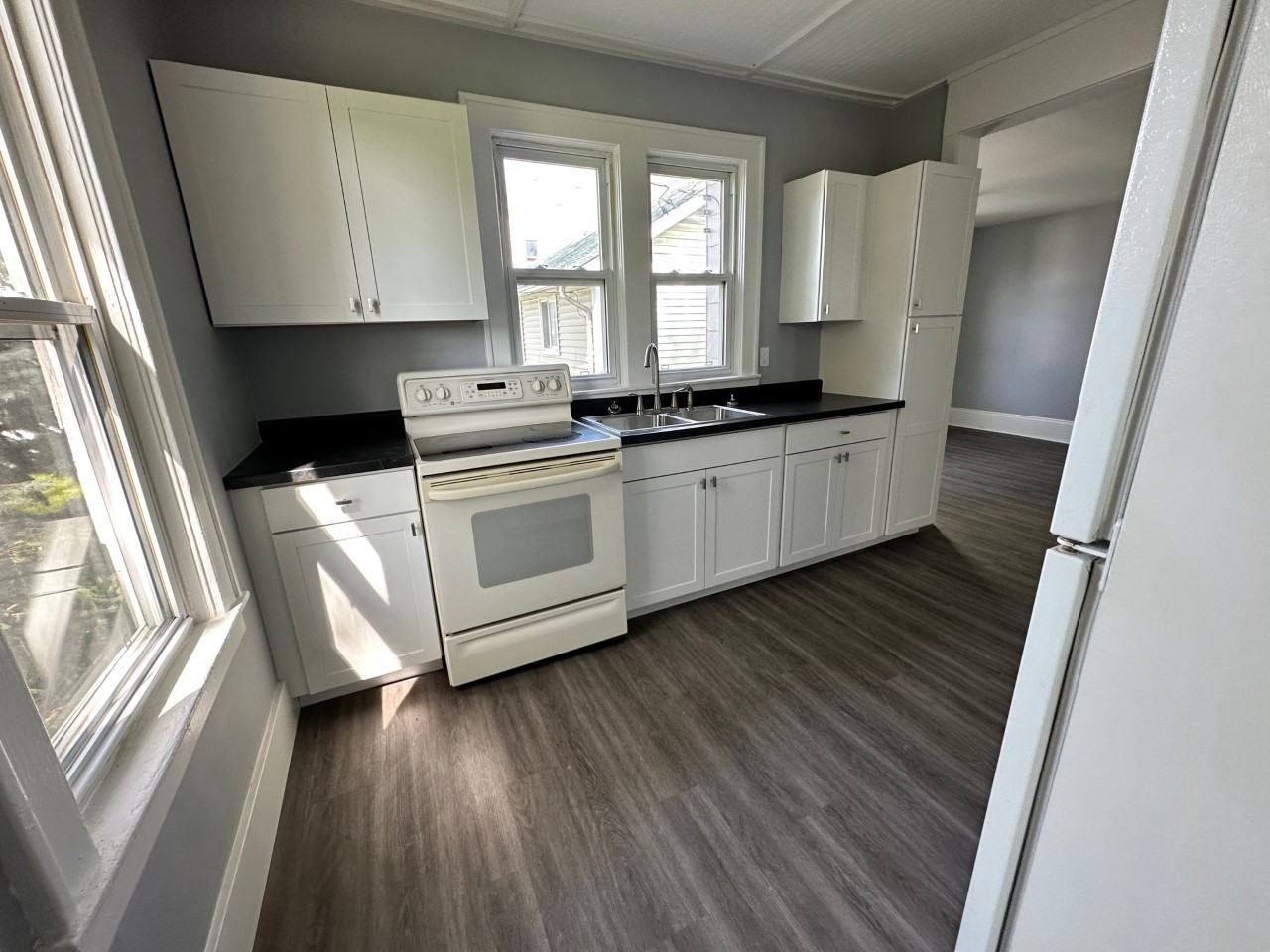 1028 Union St #1 - Photo 3 of 28