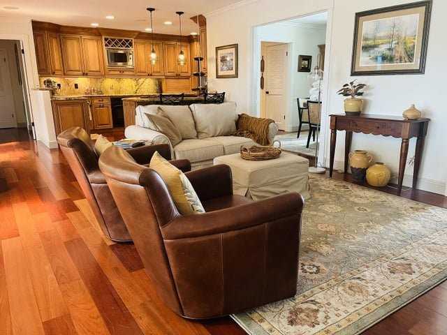 3301 Embassy Dr - Photo 3 of 8