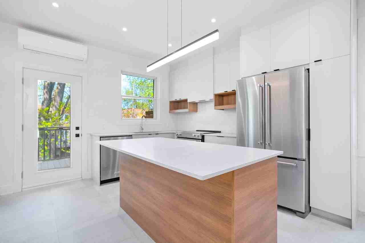 4577-4579 Hingston - Photo 2 of 31