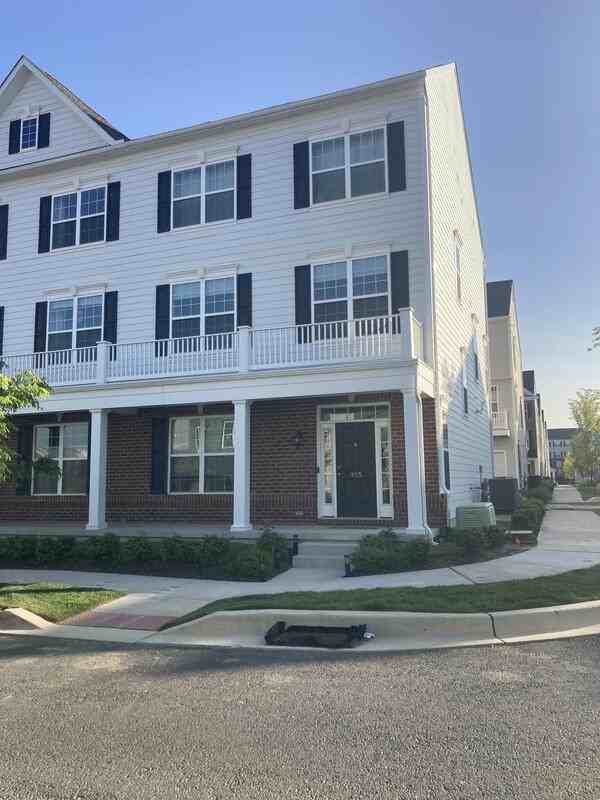 955 Manor Ave N - Photo 2 of 41