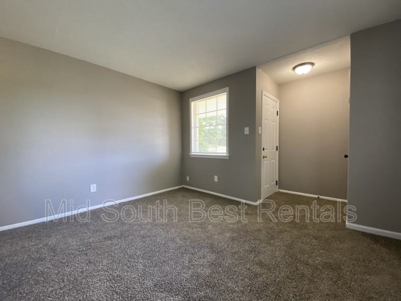 1448 E Mallory Ave - Photo 2 of 8