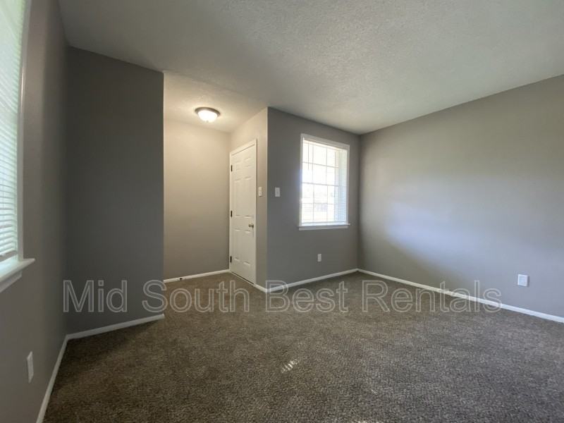 1450 E Mallory Ave - Photo 2 of 8