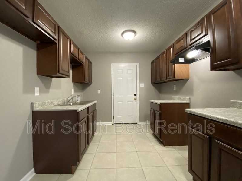 1450 E Mallory Ave - Photo 3 of 8