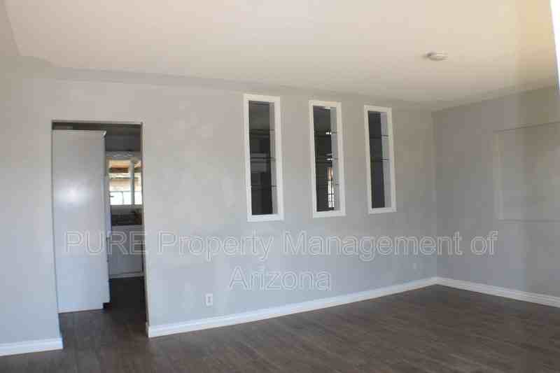 525 N Hunt Dr - Photo 2 of 15