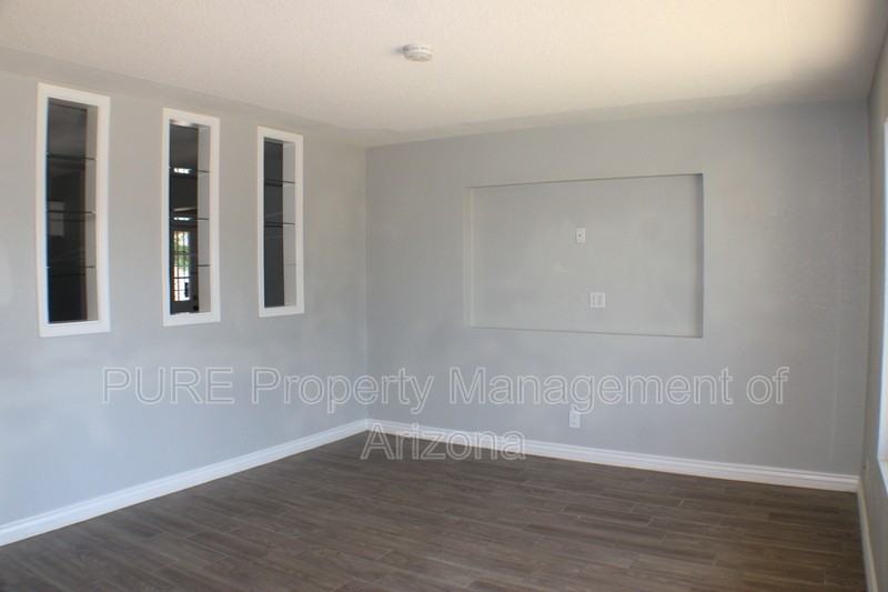 525 N Hunt Dr - Photo 3 of 15