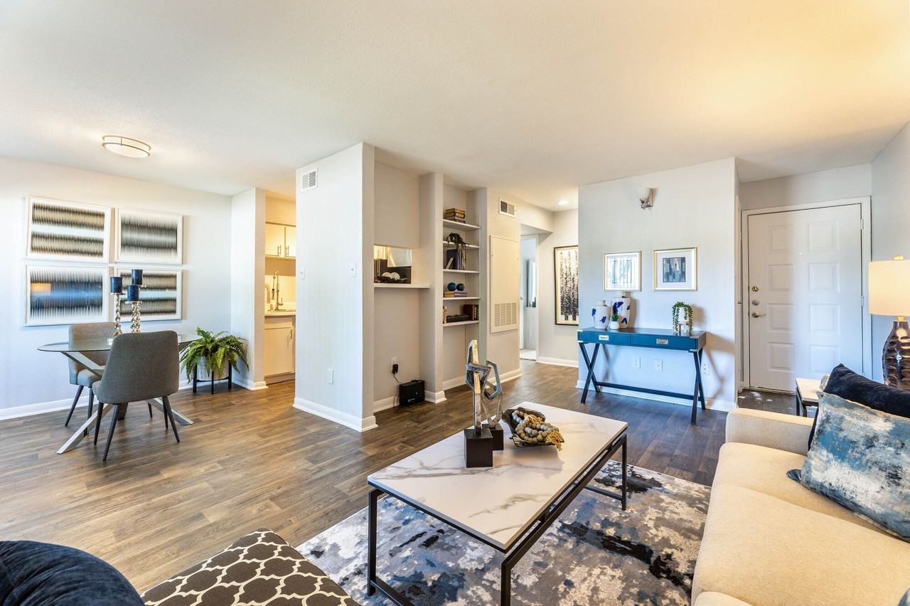 The Beverly at Clear Lake - Photo 5 of 36