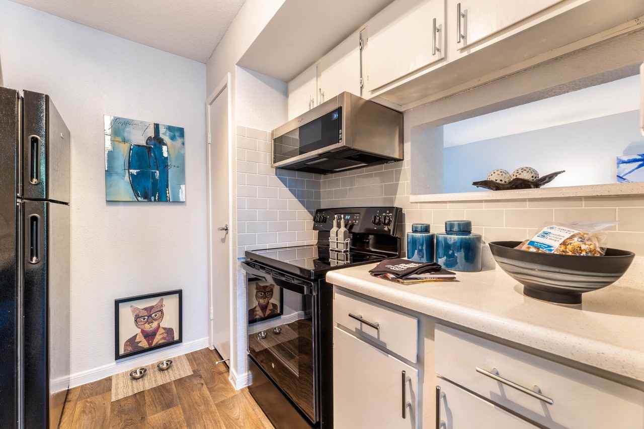 The Beverly at Clear Lake - Photo 2 of 36