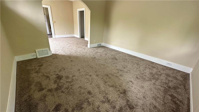 267 Gramercy Pl - Photo 3 of 12