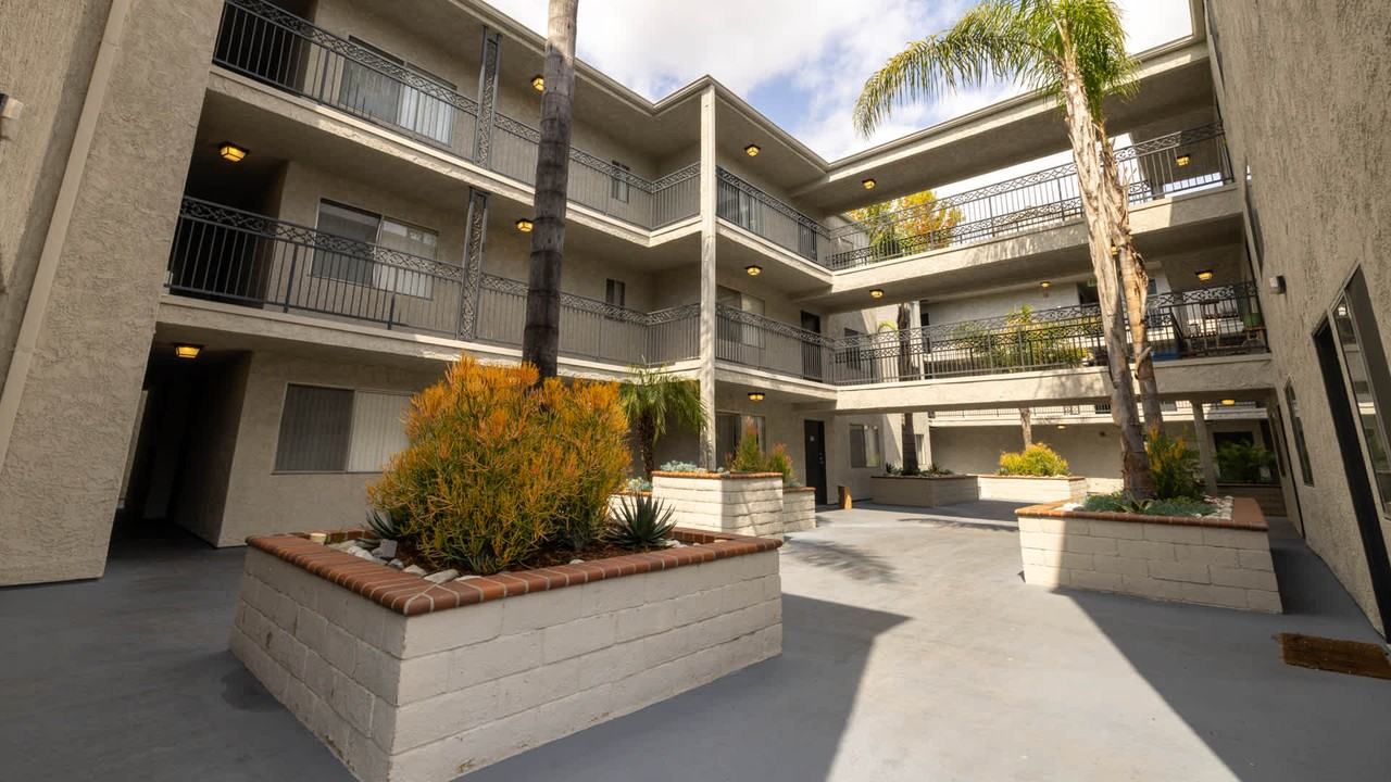 Virgil Square - Photo 7 of 37