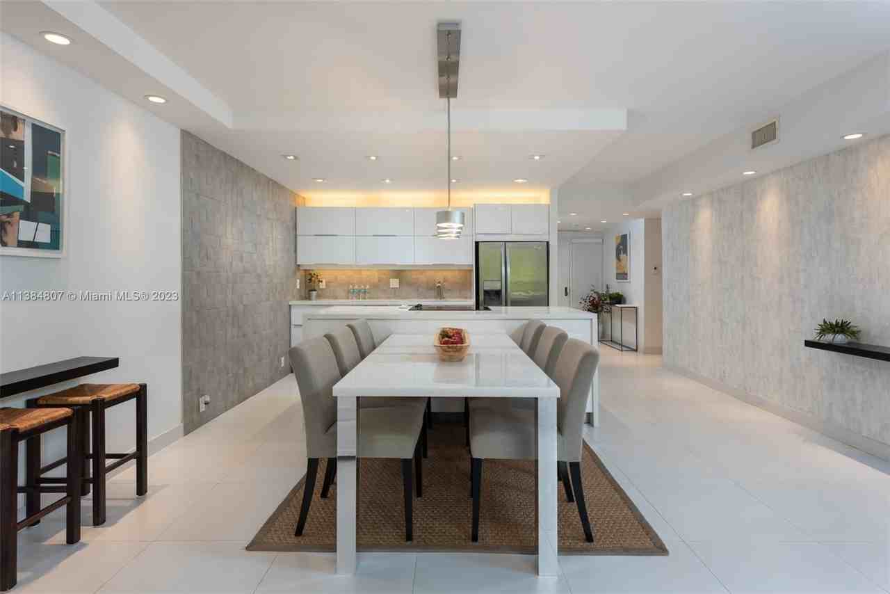 121 Crandon Blvd #463 - Photo 3 of 18