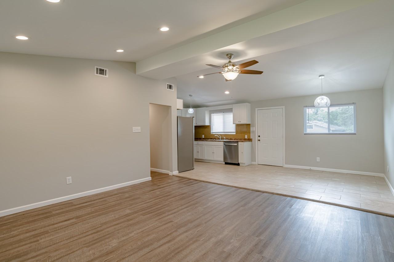 2762 Brookwood Dr #NA - Photo 2 of 9