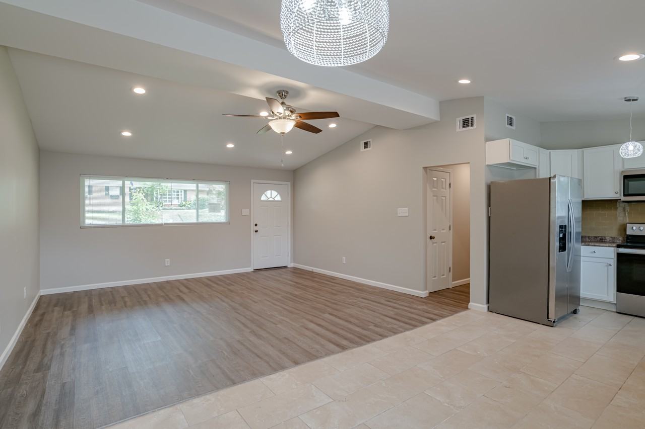 2762 Brookwood Dr #NA - Photo 3 of 9