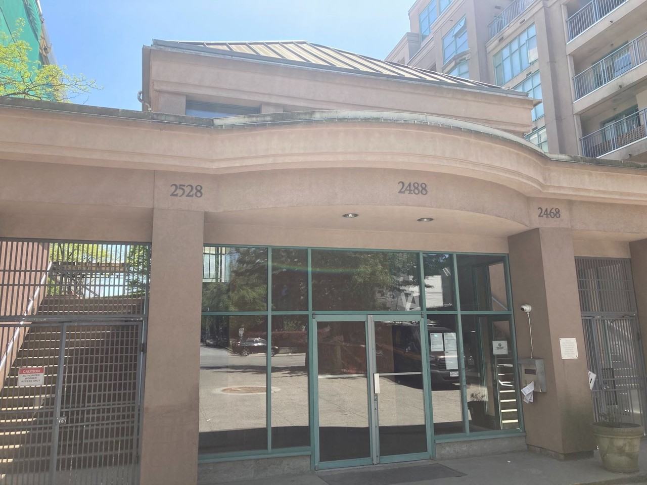 ID414 RENOVATION SPECIAL!!! 2 BED / 2 BATH CONDO AT RENFREW HEIGHTS